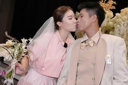 Sau 14 năm yêu nhau kín tiếng, nam ca sĩ này công khai bạn gái theo cách không ngờ, thu hút hàng triệu người xem