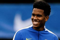 MU chi đậm kéo Estevao khỏi Chelsea
