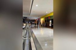 Không khí ô nhiễm, người dân Singapore, Malaysia vào khu mua sắm để chạy bộ