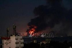 Hai vụ nổ rung chuyển Aden, Houthi bị cáo buộc tấn công Dinh Tổng thống Yemen