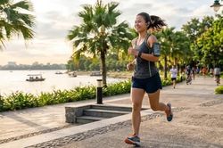 5 lưu ý bảo vệ thính lực khi đeo tai nghe chạy bộ