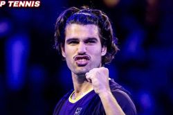 Alcaraz hạ gục Medvedev, vào chung kết Vienna Open 2026