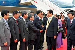 Thủ tướng Nguyễn Tấn Dũng tới Phnom Penh, Campuchia