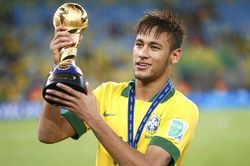 Neymar: Lên đỉnh hay đến... Việt Nam như Denilson?