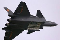 J-20 mang được nhiều vũ khí hơn F-22, F-35?