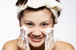 11 sai lầm nguy hiểm khi dùng sữa rửa mặt
