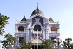 Lâu đài châu Âu cổ điển giữa lòng Hà Nội