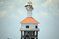 Tuyệt đẹp 'tòa lâu đài trắng' ngoài biển khơi Sài Gòn