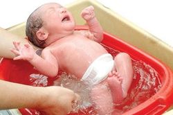 Thận trọng khi tắm nước sắc mướp đắng cho trẻ sơ sinh