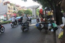 Hà Nội: Nhếch nhác trên đường Nguyễn Trãi