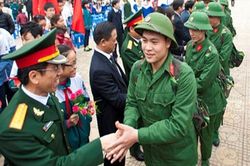 Bộ Tư lệnh Thủ đô tuyển dụng 8 con em thương bệnh binh vào quân đội