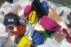 Phát hiện xưởng sản xuất hàng giả các thương hiệu nổi tiếng