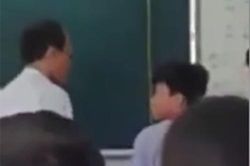 Thầy giám thị tát học sinh trong lớp