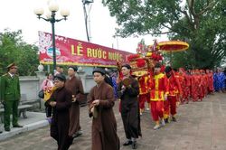 Thực hành nghi lễ rước nước, tế cá tại lễ hội đền Trần