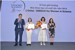 Giải thưởng L'Oreal - UNESCO vì sự phát triển phụ nữ trong khoa học tại Việt Nam tìm kiếm ứng viên để trao giải thưởng khoa học 2017
