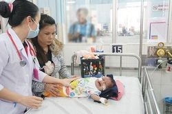Sài Gòn lạnh bất thường, trẻ mắc bệnh hô hấp tăng đột biến