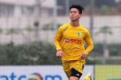 Cầu thủ U23 Việt Nam xin được 'xuống mặt đất'