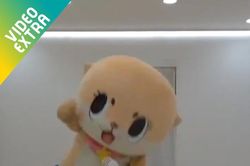 Những khoảnh khắc 'lầy lội' của chú mascot làm việc gì cũng hỏng