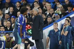 CĐV MU kêu gọi Mourinho không phí tiền vì Willian