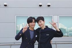 Lý do Lee Dong Wook khiến 'bạn gái' Jung Ryeo Won xúc động, Nam Goong Min cưỡng hôn Junho (2PM)?