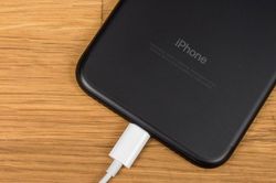 iPhone 2018 'làm khó' những bộ sạc không chính hãng