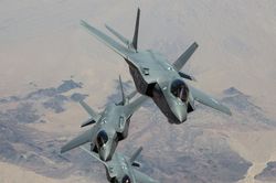 Nhật Bản có kế hoạch mua thêm 100 máy bay tiêm kích F-35 từ Mỹ