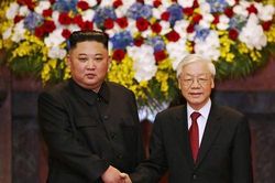 Tổng Bí thư, Chủ tịch nước Nguyễn Phú Trọng đón, hội đàm với Chủ tịch Kim Jong Un