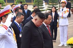 Chủ tịch Kim Jong Un viếng Lăng Bác, đài liệt sĩ