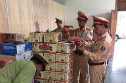 Tạm giữ xe tải chở lượng lớn bia rượu không giấy tờ