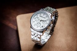 Nên mua đồng hồ Michael Kors xách tay hay chính hãng?