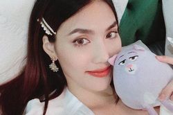 Mẹ bầu Lan Khuê hạnh phúc nhìn ông xã John Tuấn Nguyễn trổ tài vào bếp