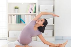 7 động tác yoga đơn giản giúp bà bầu khỏe mạnh, dễ sinh nở