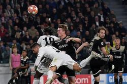 Frenkie de Jong quyết bắt chết Ronaldo