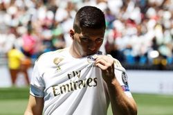 Real Madrid ra mắt tân binh đắt giá đầu tiên trong mùa hè