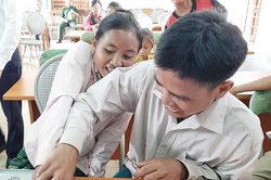 Người dân vùng biên Nghệ An phấn khởi làm thủ tục nhập quốc tịch