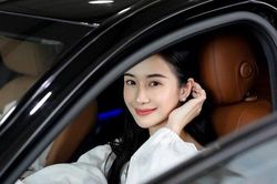Jun Vũ tự mừng tuổi 24 bằng xế hộp trị giá gần 2 tỷ đồng