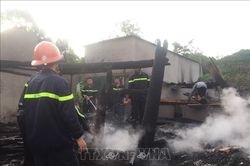 Hai vụ cháy liên tiếp lúc rạng sáng thiêu rụi xưởng làm nhang và nhiều nông sản