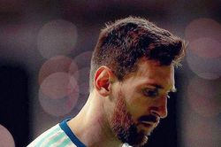 Argentina thảm bại, nhưng sao Messi lại đáng thương đến thế…