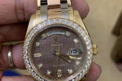 Mua đồng hồ Rolex 900 triệu đồng bằng phiếu chuyển tiền giả