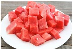 Nước ép dưa hấu vừa thanh nhiệt, vừa giải độc ngày nắng nóng