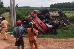 Vụ xe chở 26 công nhân lật ngửa: Phải nói dối để trấn an các nạn nhân đang hoảng loạn