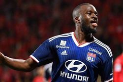 Lyon 'ngập' lời chào giá cầu thủ