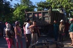 Va chạm với xe ben, người mẹ tử vong thương tâm bỏ lại hai con thơ