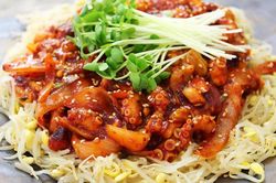 Làm món bạch tuộc xào cay chuẩn Hàn Quốc tại nhà