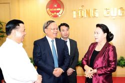 Chủ tịch Quốc hội Nguyễn Thị Kim Ngân làm việc tại Tổng cục Thuế