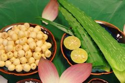 Cơm hấp lá sen và các món từ sen đượm hương mùa hè
