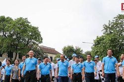 Phó Thủ tướng Trương Hòa Bình cùng hàng nghìn người hưởng ứng 'Đi bộ vì sức khỏe'