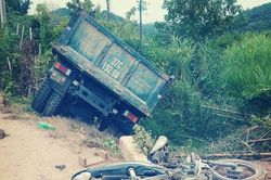 Đi cấy thuê, 3 phụ nữ thương vong khi đâm phải xe tải