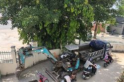 Bắt quả tang khai thác khoáng sản trái phép