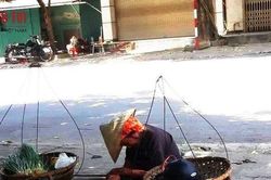 Chùm ảnh: Người dân 'chảo lửa' miền Trung quay quắt mưu sinh trong đợt nắng nóng kỷ lục